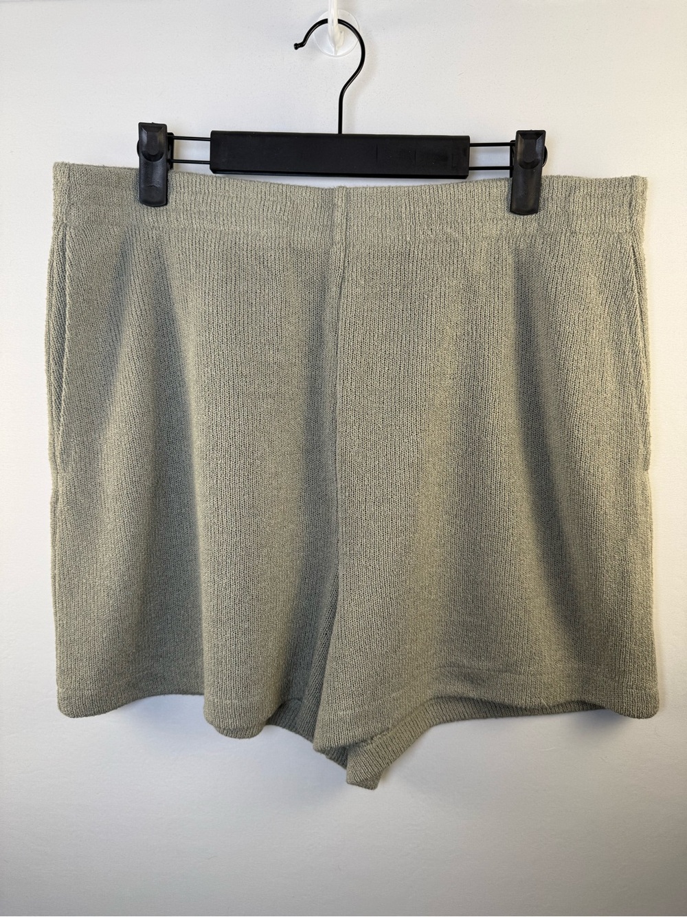 H&M Women’s Sage Green Textured Jersey Shorts with pockets, Size: L